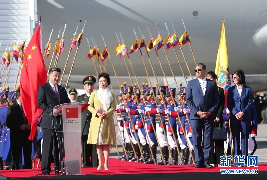 當(dāng)?shù)貢r(shí)間11月17日，國家主席習(xí)近平乘專機(jī)抵達(dá)基多，開始對(duì)厄瓜多爾共和國進(jìn)行國事訪問。厄瓜多爾總統(tǒng)科雷亞在機(jī)場(chǎng)為習(xí)近平舉行隆重歡迎儀式。這是習(xí)近平在歡迎儀式上致辭。新華社記者 馬占成 攝 