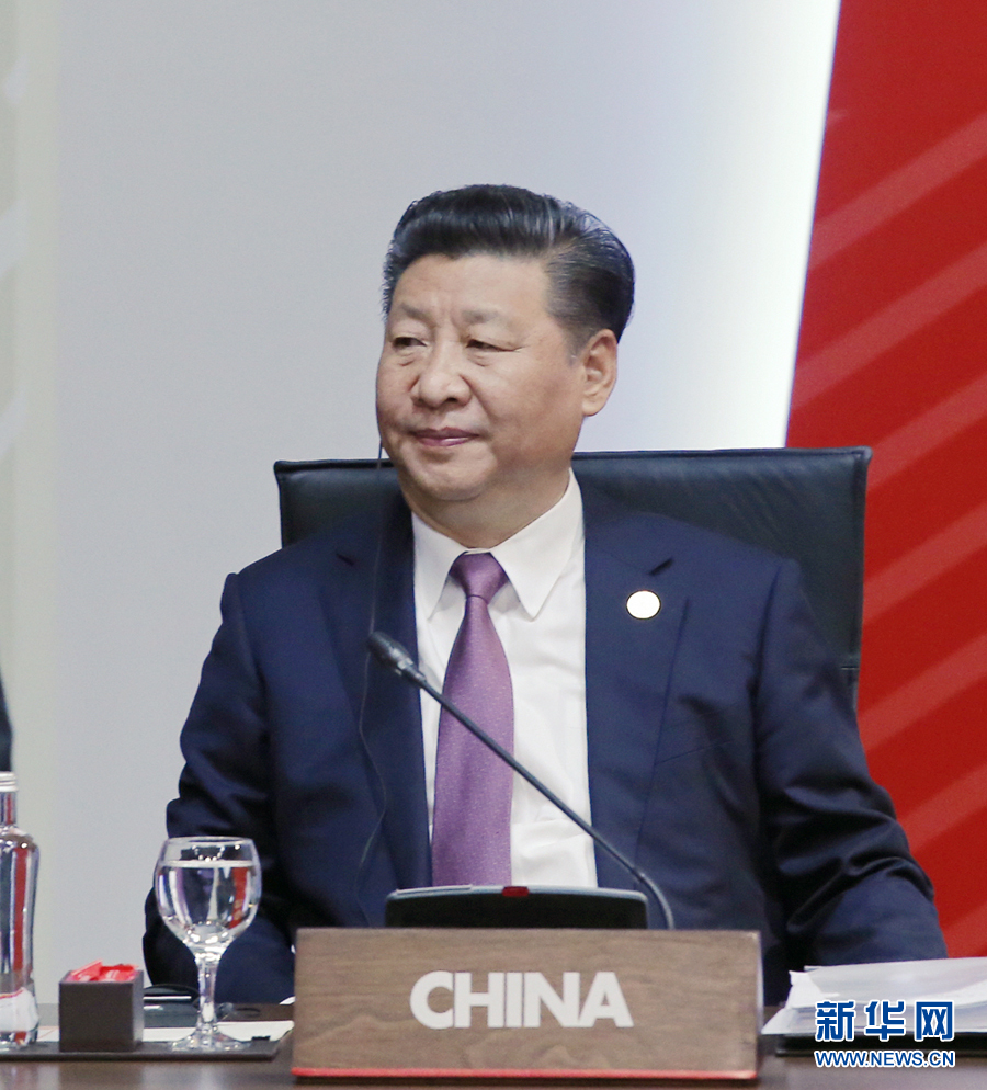 11月20日，亞太經(jīng)合組織第二十四次領(lǐng)導(dǎo)人非正式會(huì)議在秘魯利馬舉行。國(guó)家主席習(xí)近平出席并發(fā)表題為《面向未來開拓進(jìn)取促進(jìn)亞太發(fā)展繁榮》的重要講話。 新華社記者 鞠鵬 攝