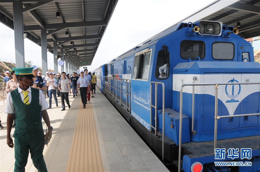 （國際&middot;圖文互動）（1）阿布賈的新&ldquo;名片&rdquo;&mdash;&mdash;試乘西非第一條城鐵線