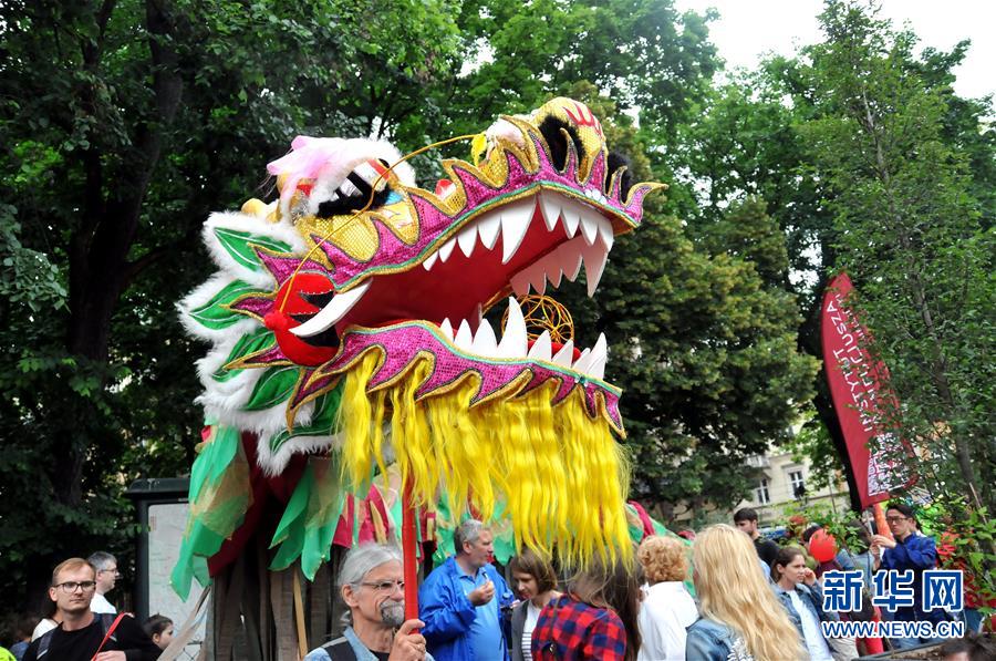 （XHDW）（2）中國(guó)龍亮相波蘭&ldquo;游龍節(jié)&rdquo;