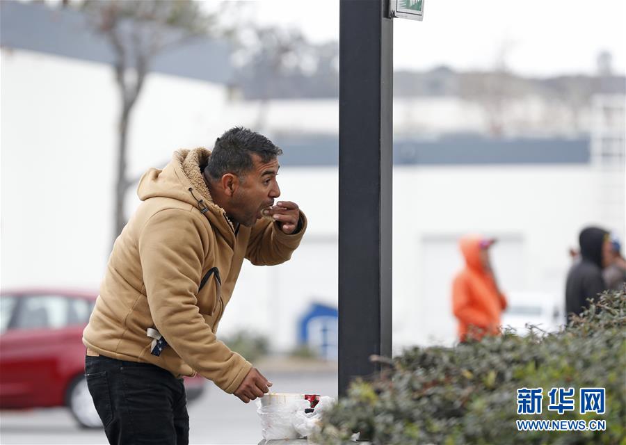 （國際&middot;圖文互動(dòng)）（6）通訊：&ldquo;根本沒有人在乎我們&rdquo;&mdash;&mdash;探訪美墨邊境墻邊的&ldquo;日工&rdquo;市場(chǎng)