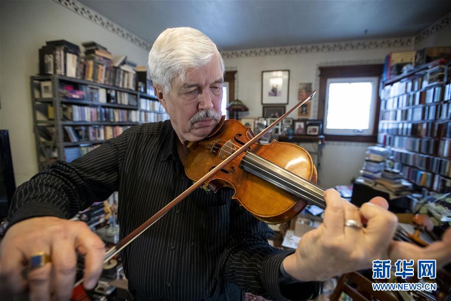 （國(guó)際&middot;圖文互動(dòng)）（2）通訊：一位美國(guó)音樂家的46年中國(guó)&ldquo;琴緣&rdquo;