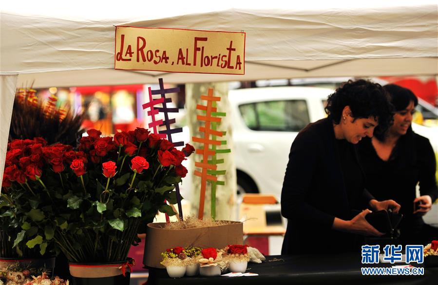 （國際&middot;圖文互動(dòng)）（4）通訊：花香馥郁 書香怡人&mdash;&mdash;記西班牙巴塞羅那圣喬治節(jié)