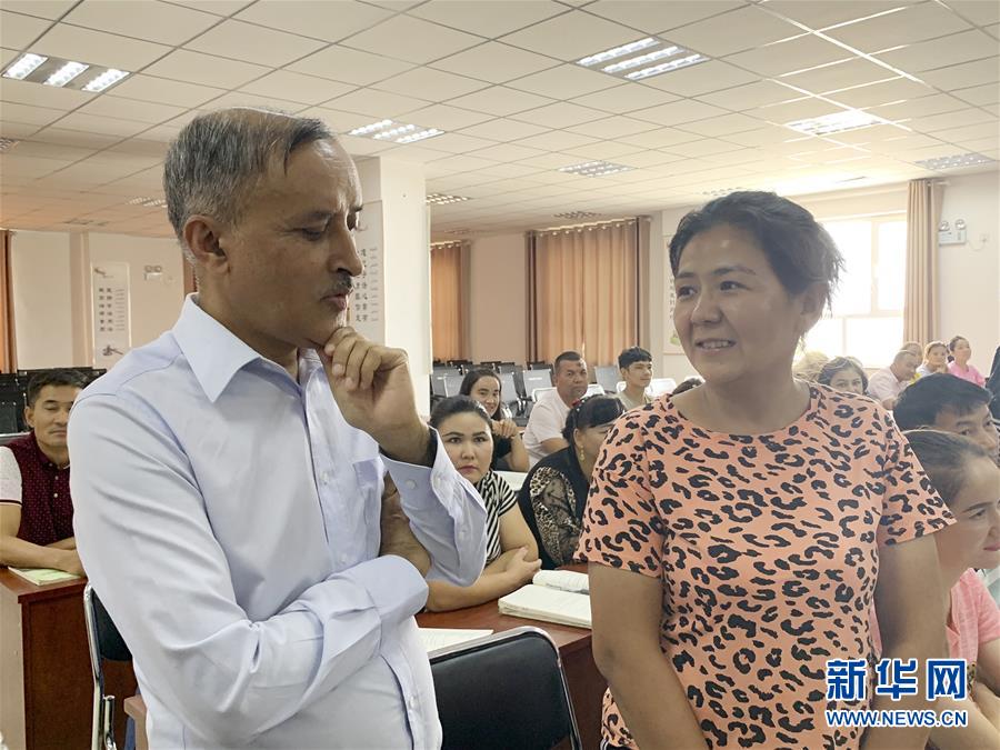 （圖文互動）（2）多國駐華使節(jié)參訪新疆：中國反恐、去極端化經驗值得學習借鑒