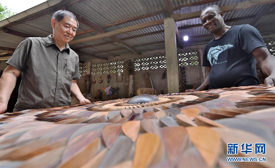 （國際&middot;圖文互動(dòng)）（5）通訊：收藏&ldquo;非洲之美&rdquo;的中國人&mdash;&mdash;訪幾內(nèi)亞灣非洲國際藝術(shù)博物館館長(zhǎng)謝燕申