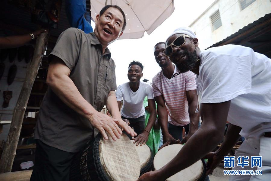 （國際&middot;圖文互動(dòng)）（7）通訊：收藏&ldquo;非洲之美&rdquo;的中國人&mdash;&mdash;訪幾內(nèi)亞灣非洲國際藝術(shù)博物館館長(zhǎng)謝燕申