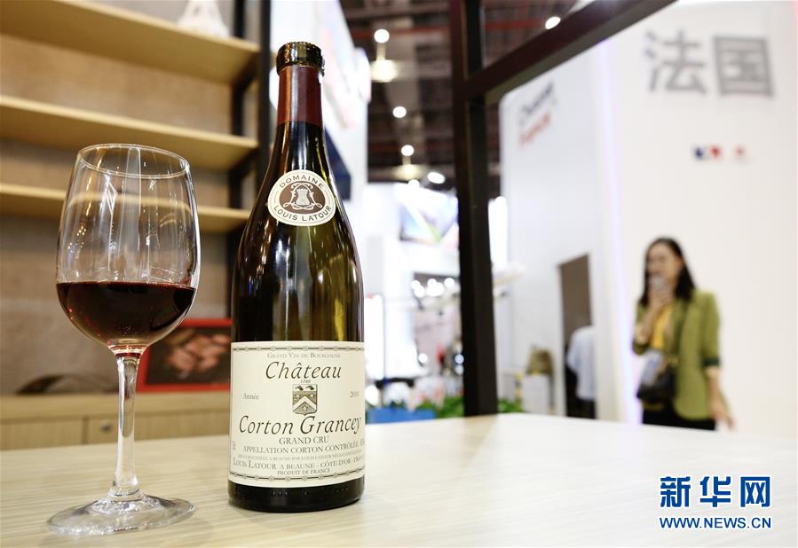 （新華全媒頭條&middot;圖文互動(dòng)）（5）大江奔騰勢如虹&mdash;&mdash;習(xí)近平主席出席第二屆中國國際進(jìn)口博覽會(huì)紀(jì)實(shí)