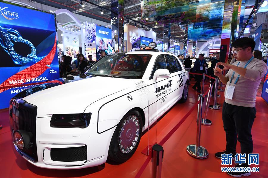 （新華全媒頭條&middot;圖文互動(dòng)）（11）大江奔騰勢如虹&mdash;&mdash;習(xí)近平主席出席第二屆中國國際進(jìn)口博覽會(huì)紀(jì)實(shí)