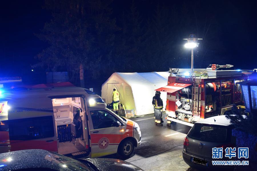 (國(guó)際)(1)意大利北部發(fā)生交通事故致6名德國(guó)游客死亡