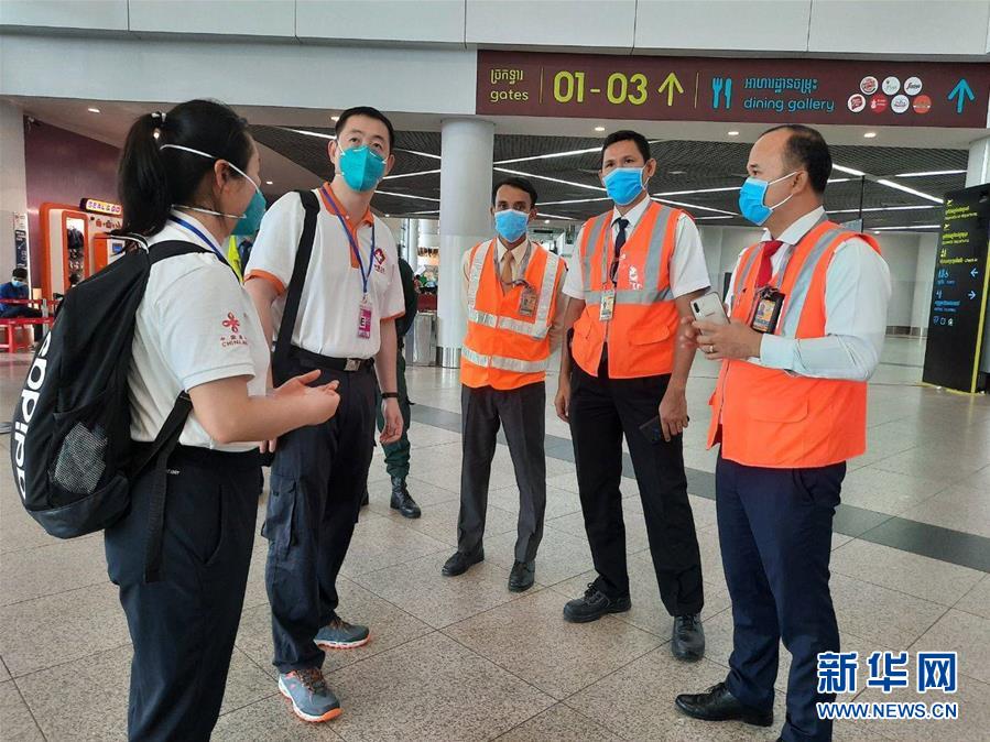 （國(guó)際疫情&middot;圖文互動(dòng)）（4）&ldquo;工作忙碌又細(xì)致，經(jīng)驗(yàn)豐富又專業(yè)&rdquo;&mdash;&mdash;一名柬埔寨青年眼中的中國(guó)援柬抗疫醫(yī)療專家組