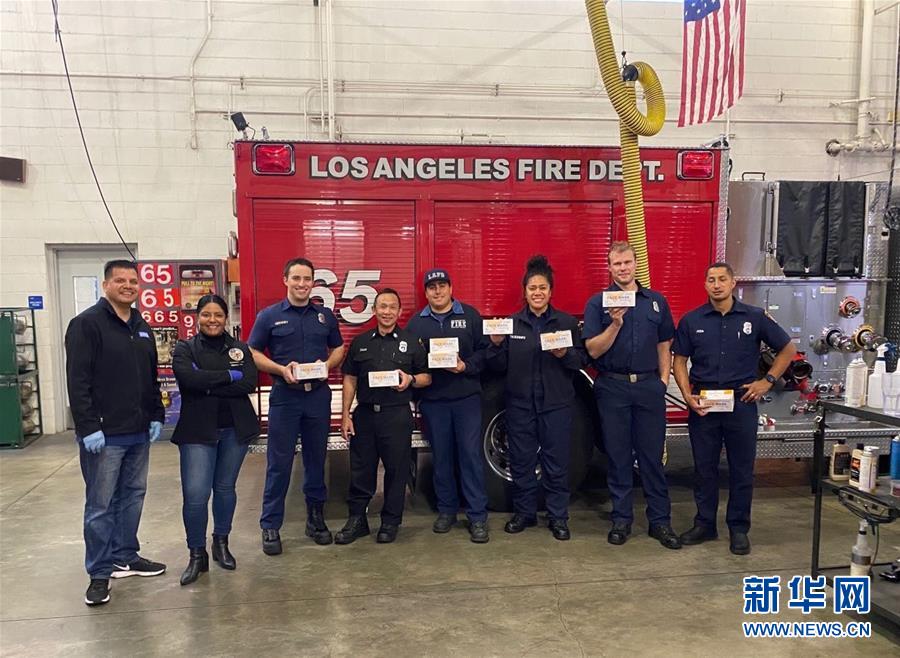 （國際疫情&middot;圖文互動）（6）通訊：一個(gè)微信群里的抗疫故事