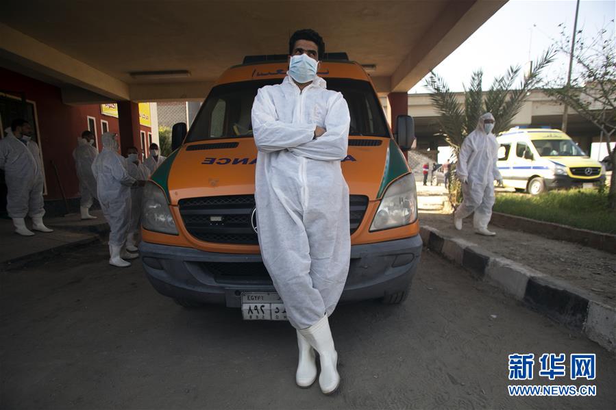 （國際疫情&middot;圖文互動(dòng)）（2）通訊：埃及救護(hù)車?yán)锏?ldquo;逆行者&rdquo;