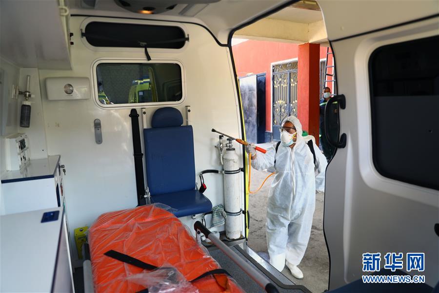 （國際疫情&middot;圖文互動(dòng)）（8）通訊：埃及救護(hù)車?yán)锏?ldquo;逆行者&rdquo;