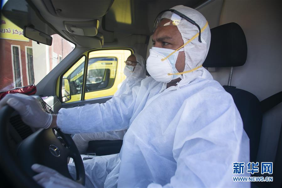 （國際疫情&middot;圖文互動(dòng)）（10）通訊：埃及救護(hù)車?yán)锏?ldquo;逆行者&rdquo;