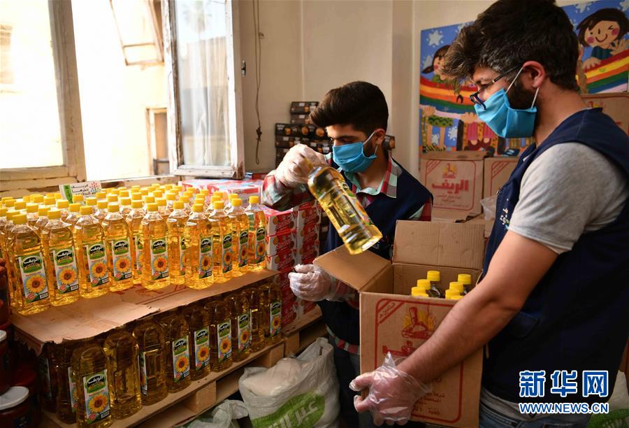 （國際疫情&middot;圖文互動）（6）通訊：疫情中，那抹笑容最難忘&mdash;&mdash;記向困難家庭發(fā)放愛心包裹的敘利亞青年志愿者