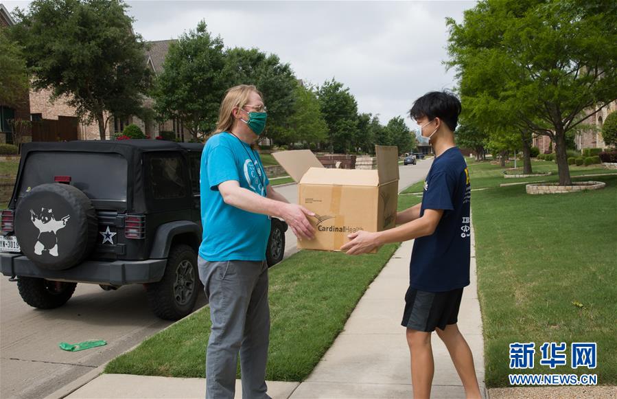 （國際疫情&middot;圖文互動）（1）通訊：學(xué)以致用助力社區(qū)抗疫&mdash;&mdash;美國華裔高中生用3D打印技術(shù)制作防護裝備