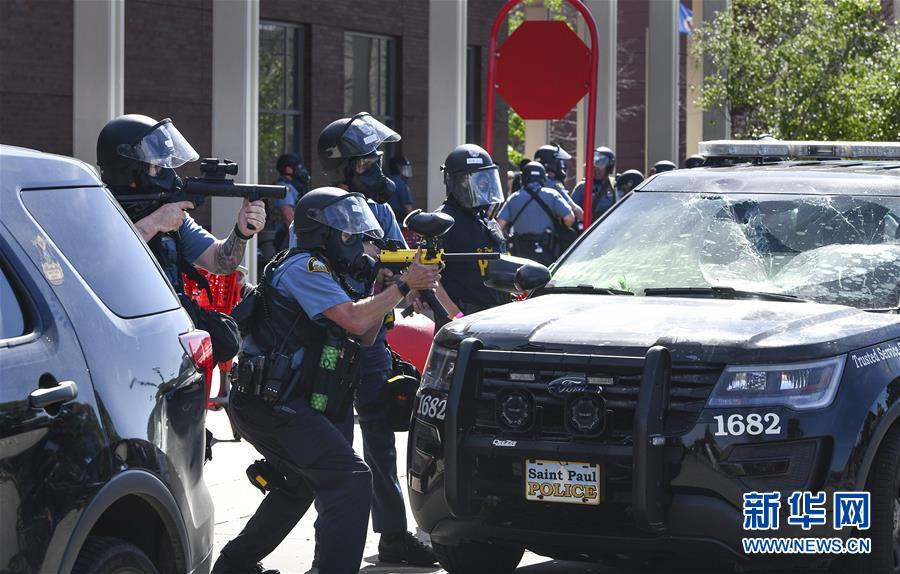 （國際）（3）美國警察執(zhí)法動作不當(dāng)致一名非裔男子死亡 引發(fā)大規(guī)?？棺h