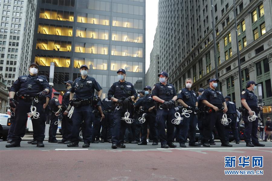 （國際）（5）美國警察執(zhí)法動作不當(dāng)致一名非裔男子死亡 引發(fā)大規(guī)?？棺h