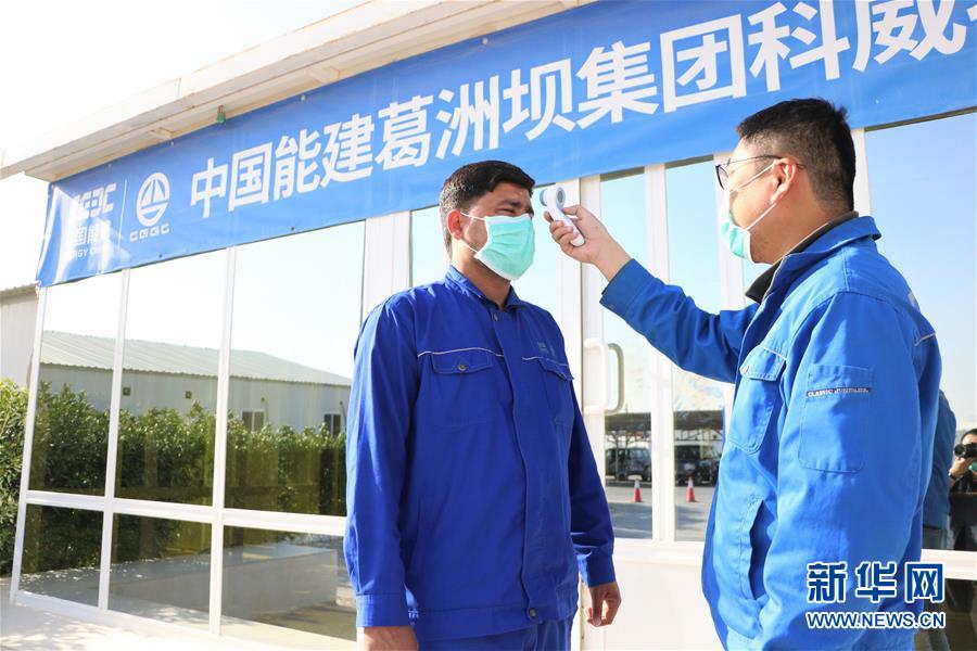 （國際疫情&middot;圖文互動）（6）通訊：防疫、生產(chǎn)兩不誤，沙漠現(xiàn)&ldquo;棋盤&rdquo;&mdash;&mdash;記中企承建科威特住房基建項(xiàng)目