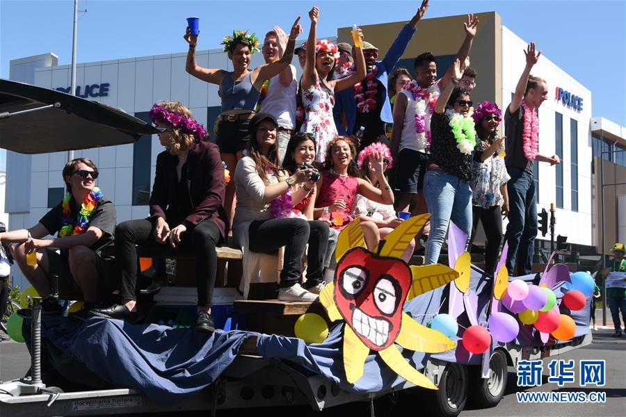 （國(guó)際&middot;圖文互動(dòng)）（1）通訊：中國(guó)元素在新西蘭迎春花車(chē)巡游活動(dòng)中放光彩