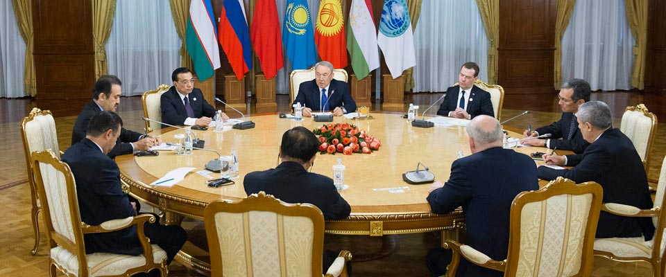 納扎爾巴耶夫集體會(huì)見(jiàn)上海合作組織成員國(guó)總理、秘書(shū)長(zhǎng)和地區(qū)反恐怖機(jī)構(gòu)執(zhí)委會(huì)主任