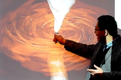 人類首次&ldquo;看見(jiàn)&rdquo;的那個(gè)黑洞，有了偏振圖像